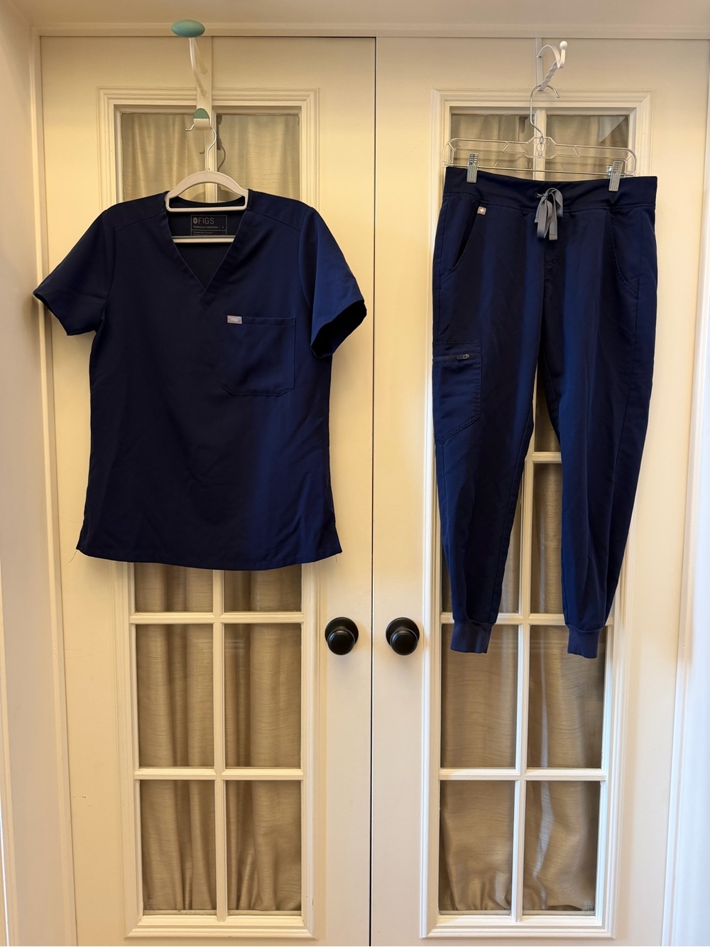 SMALL Navy Women’s Figs Scrub Set w/ Joggers EUC